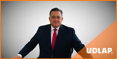 MAURICIO JAVIER GARCÍA RAMÍREZ, EGRESADO DE LA LICENCIATURA EN HOTELERÍA, GENERACIÓN 1998